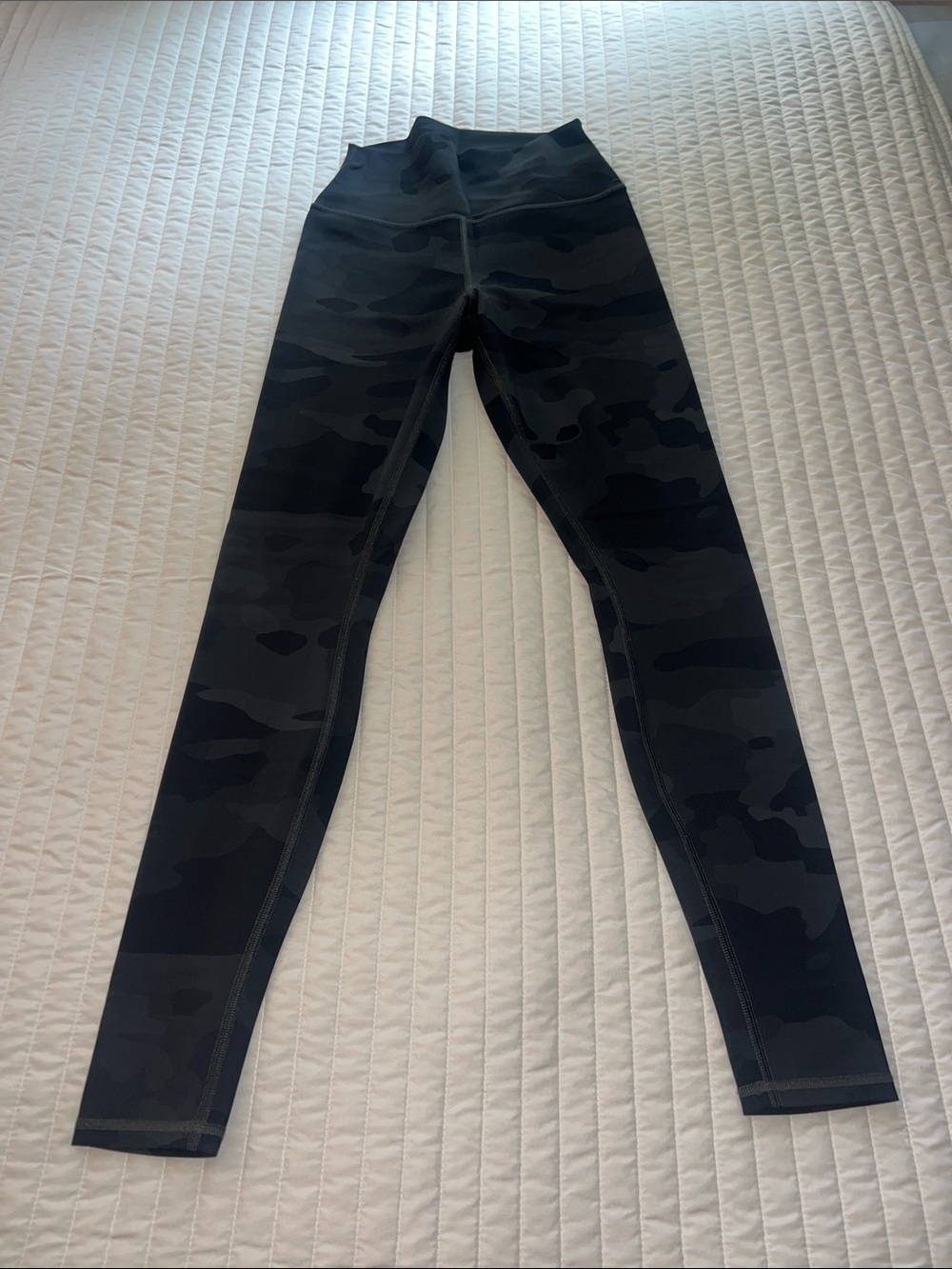 Alo Black Camo Leggings; Women’s Small